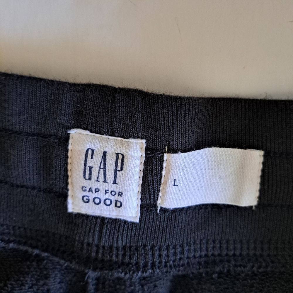 GAP Men's Knit Black Shorts - Picture 3 of 13